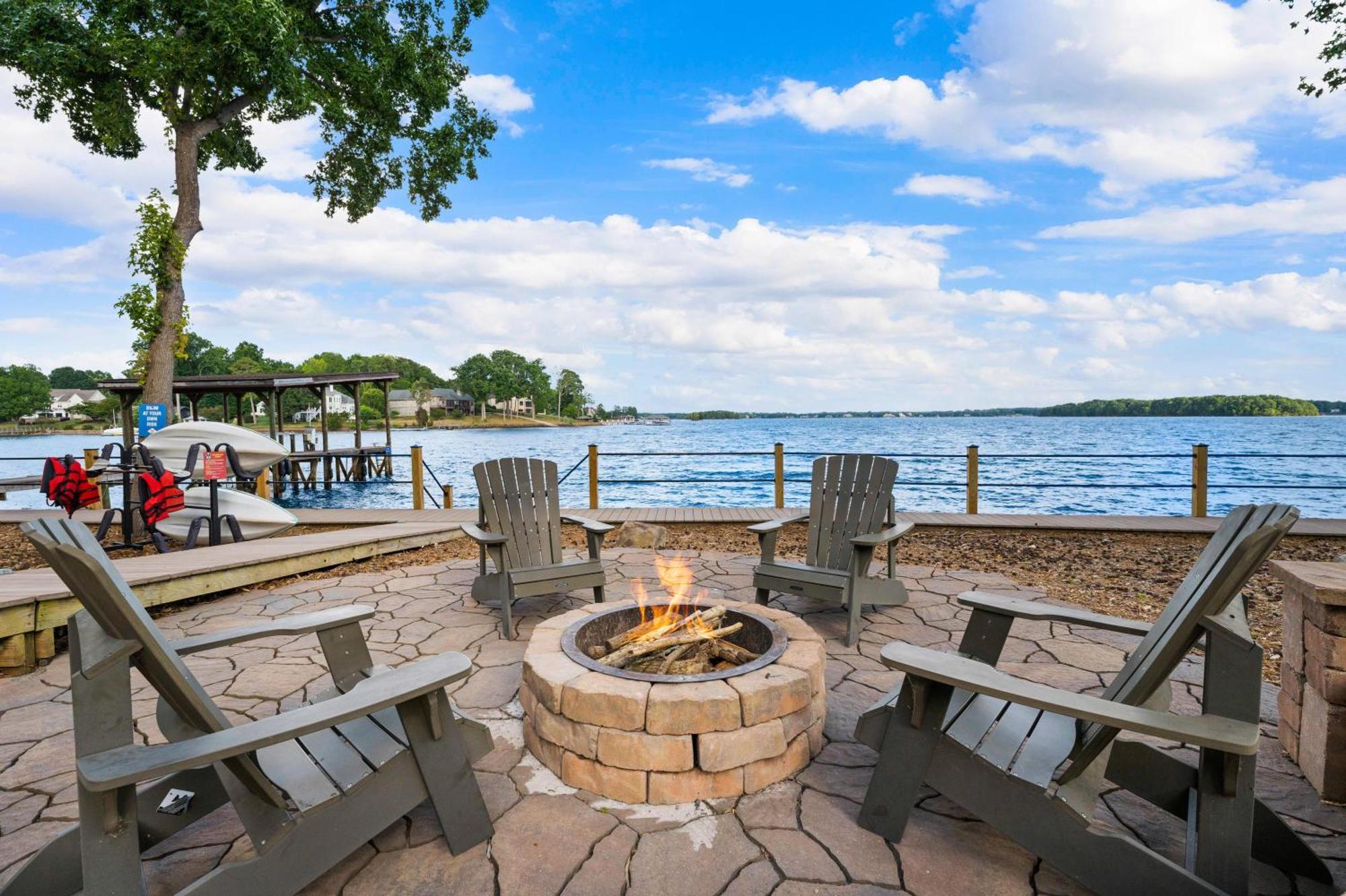 Lake Norman Getaway Мурсвилл Экстерьер фото