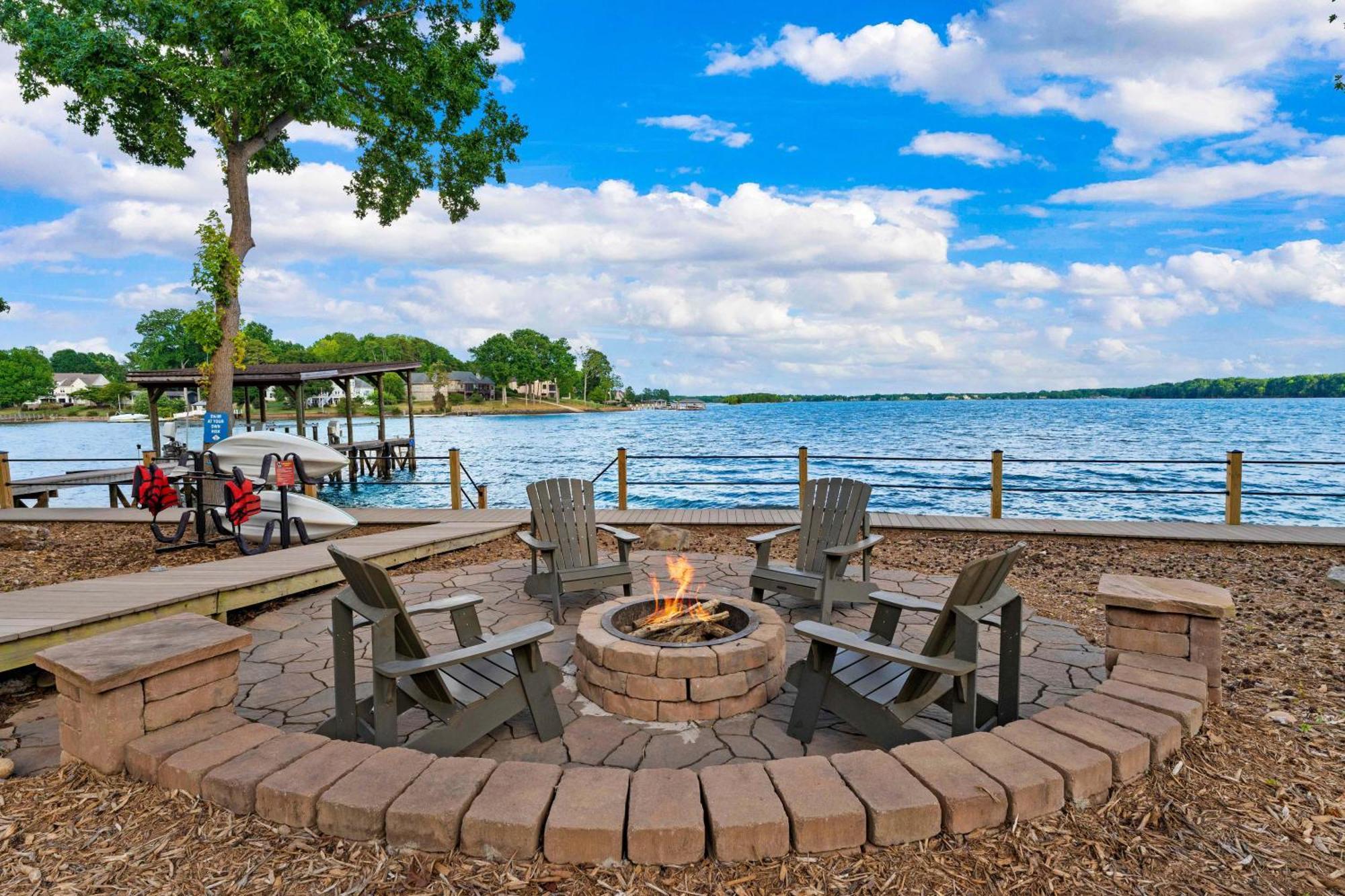 Lake Norman Getaway Мурсвилл Экстерьер фото